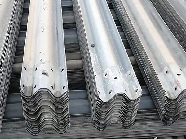 廢舊波形護(hù)欄板